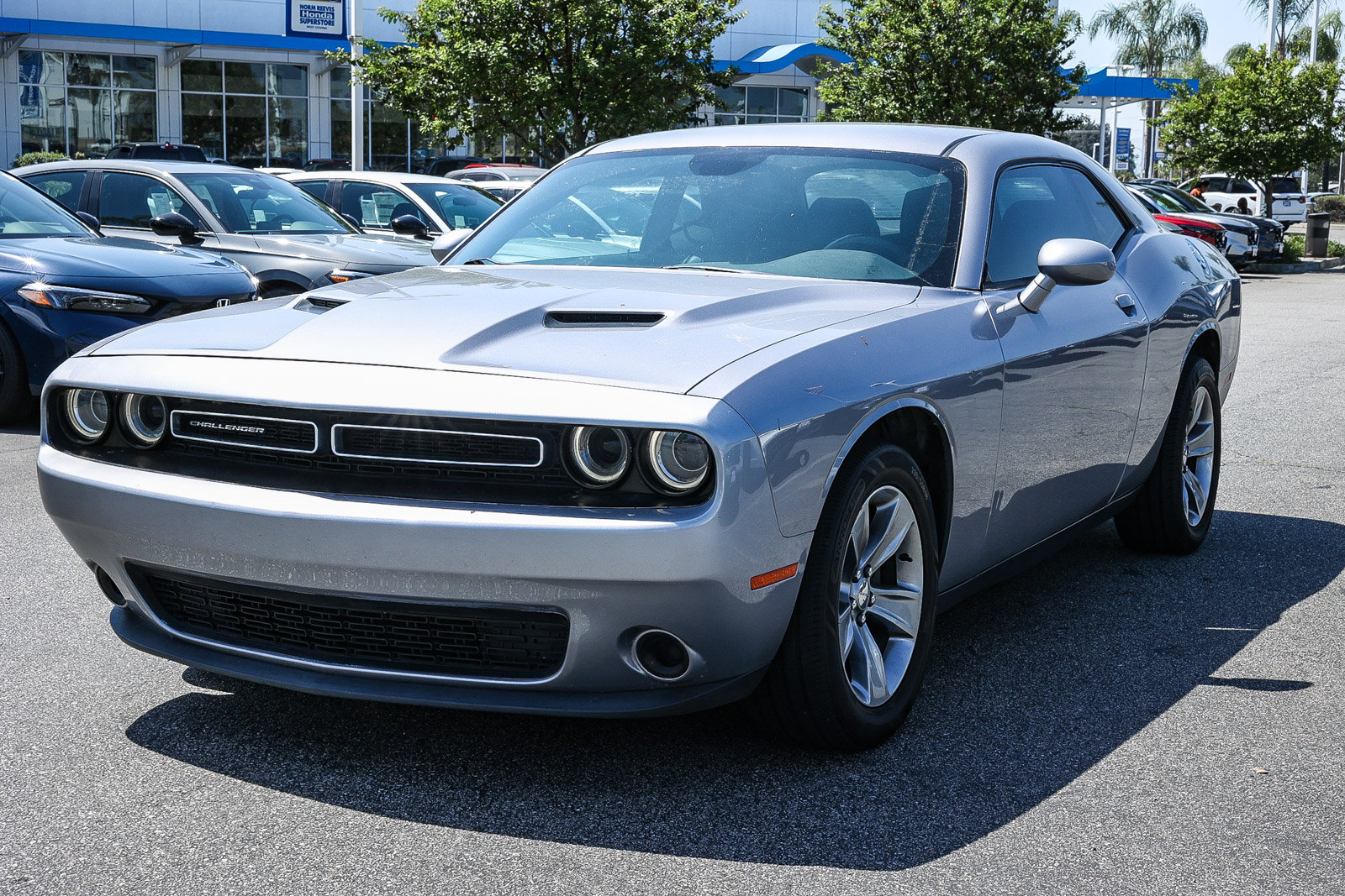 Used 2016 Dodge Challenger SXT image 3