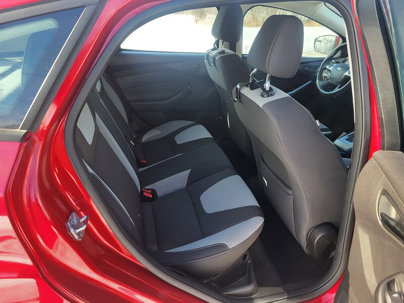 Used 2012 Ford Focus SE w/ SE Sport Pkg image 14