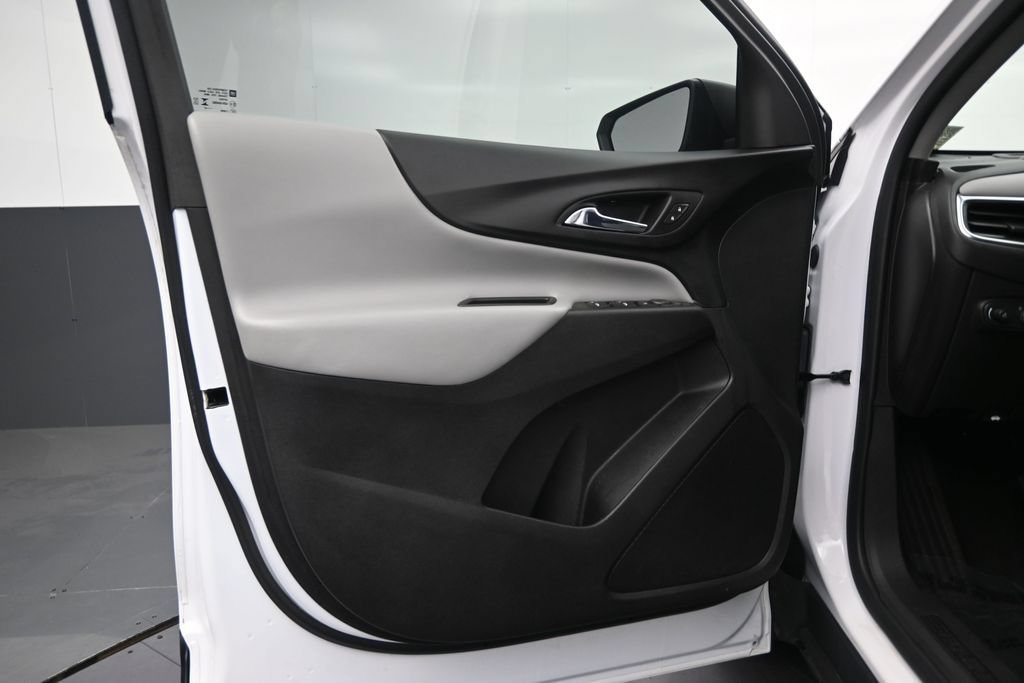 Used 2023 Chevrolet Equinox LS FWD image 11