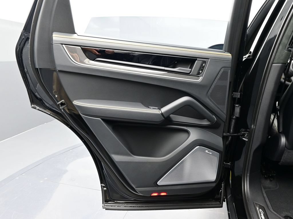 New 2026 Porsche Cayenne Turbo AWD/4WD image 15