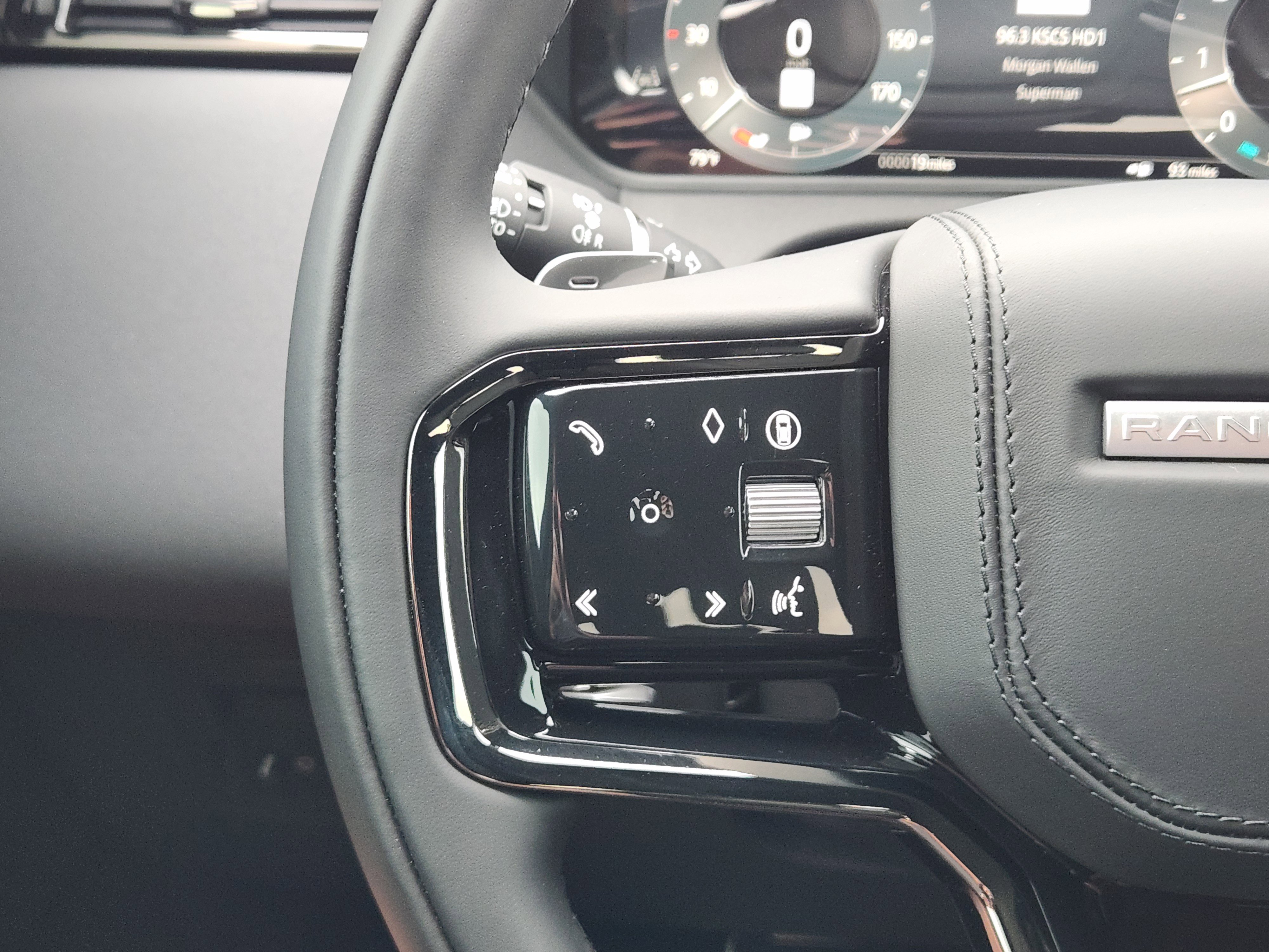 New 2026 Land Rover Range Rover Velar Dynamic SE image 28