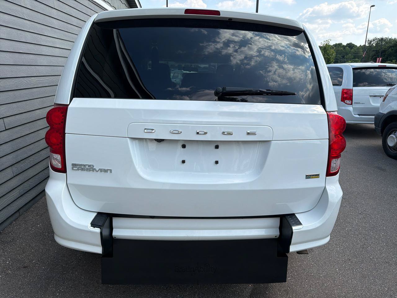 Used 2017 Dodge Grand Caravan SE w/ Power Window Group FWD image 10