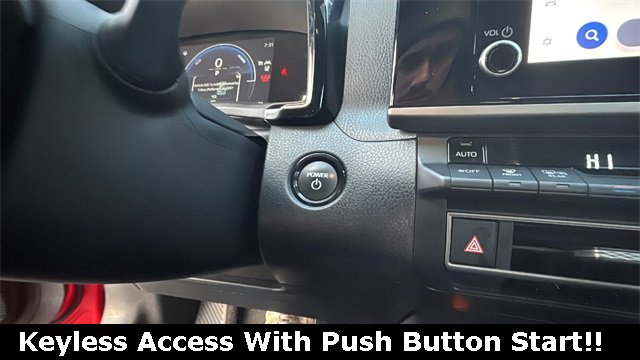 Used 2025 Toyota Camry SE image 5