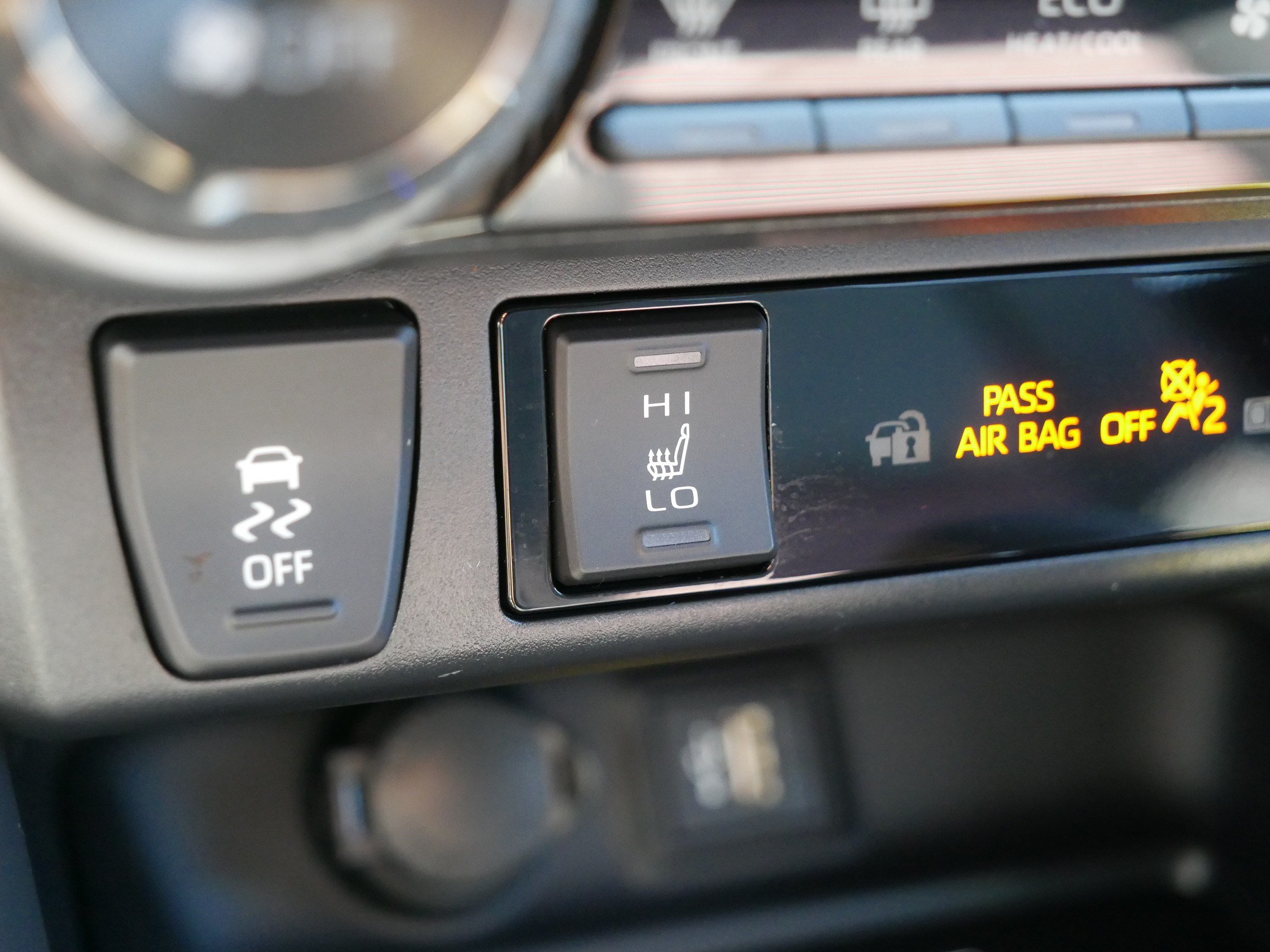 Certified 2025 Toyota RAV4 XSE w/ Weather Package AWD/4WD image 28