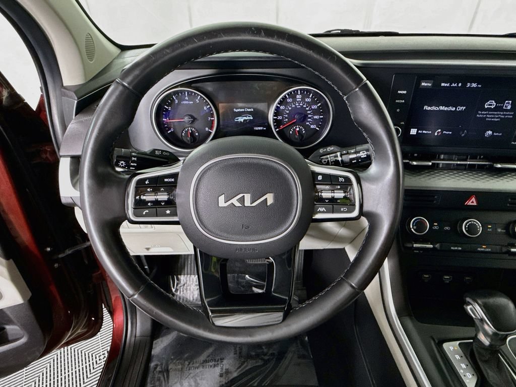 Used 2022 Kia Carnival LX FWD image 19