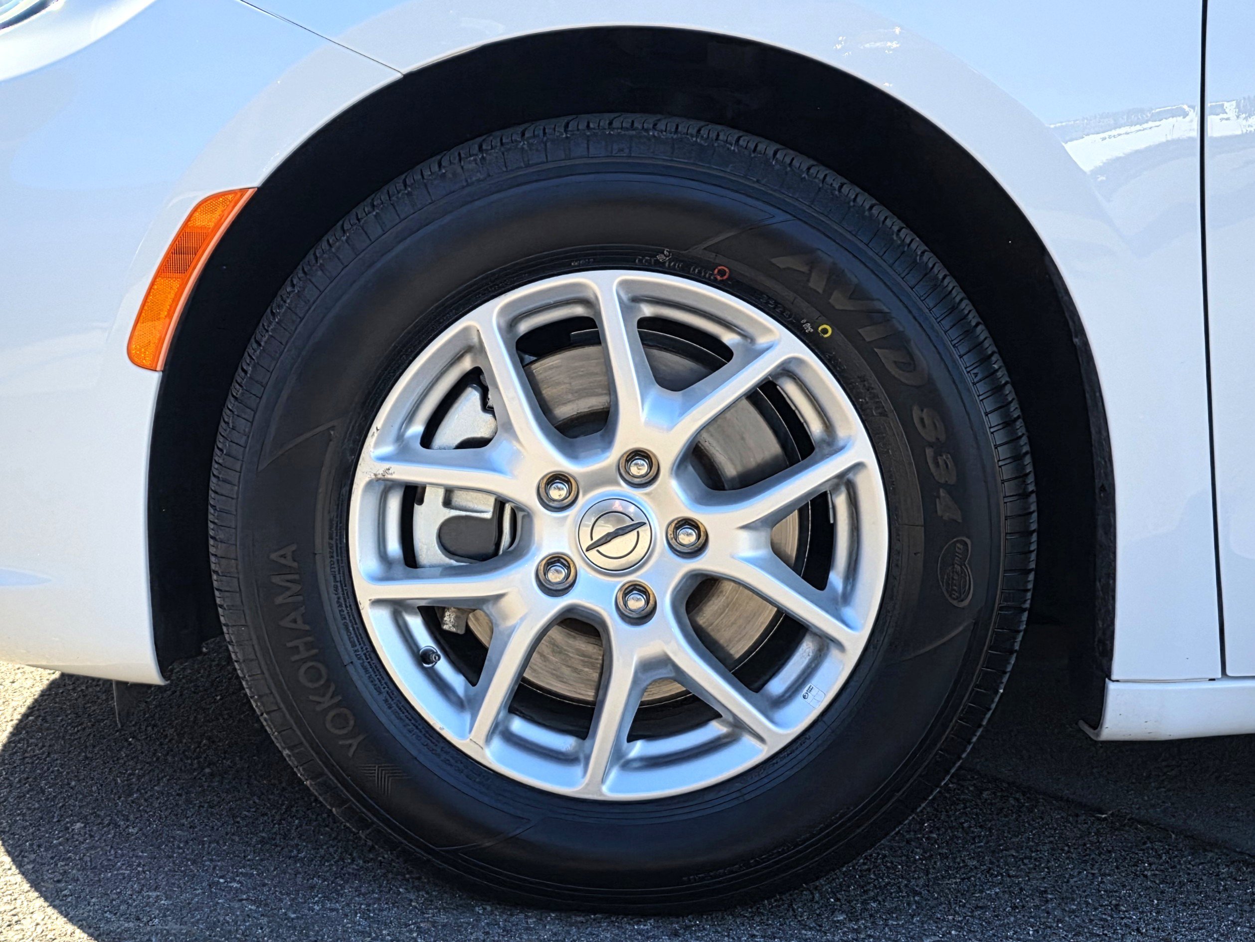 Certified 2023 Chrysler Pacifica Touring-L image 9