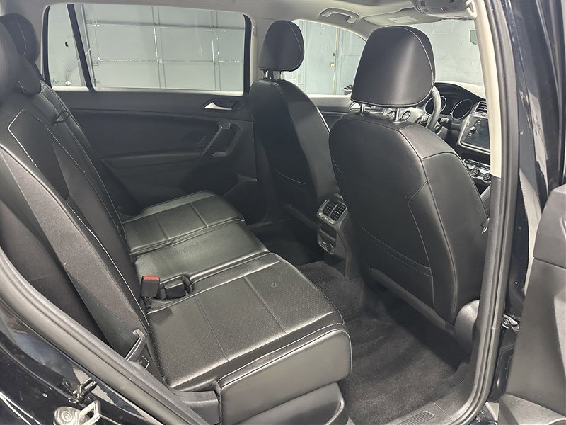 Used 2021 Volkswagen Tiguan SE w/ Panoramic Sunroof Package image 12