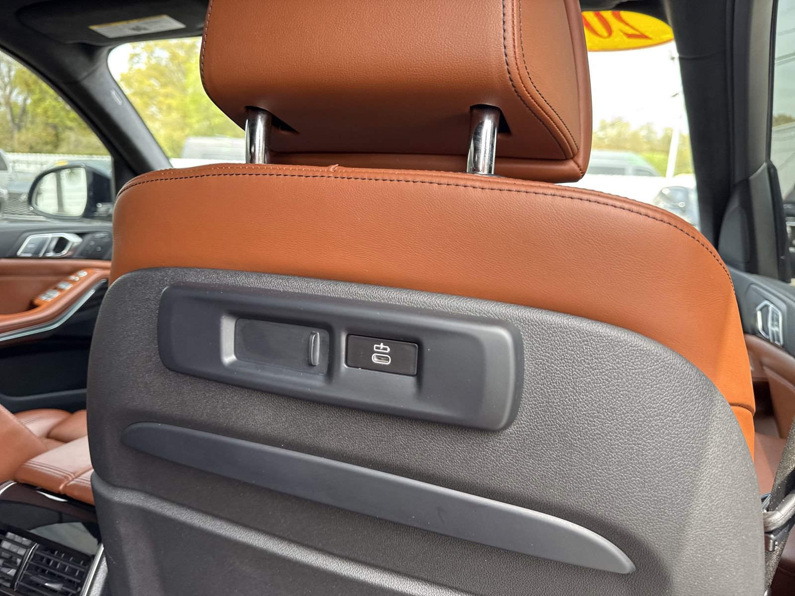 Used 2022 BMW X7 xDrive40i w/ M Sport Package image 41