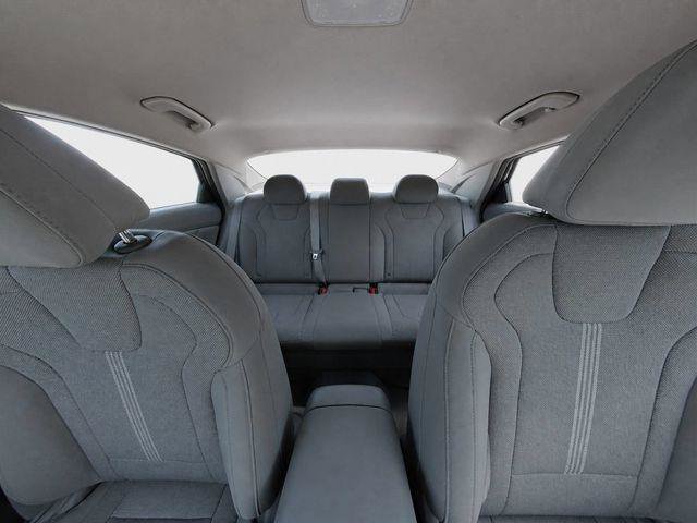 Used 2021 Hyundai Elantra SE FWD image 20