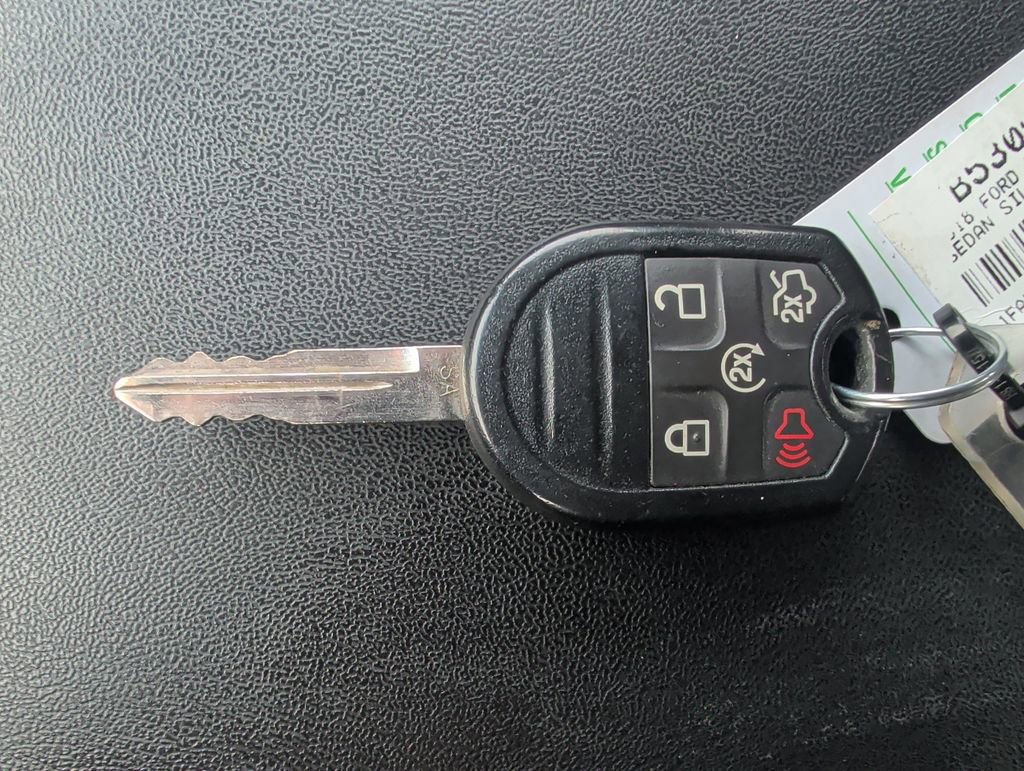 Used 2018 Ford Taurus SEL image 18