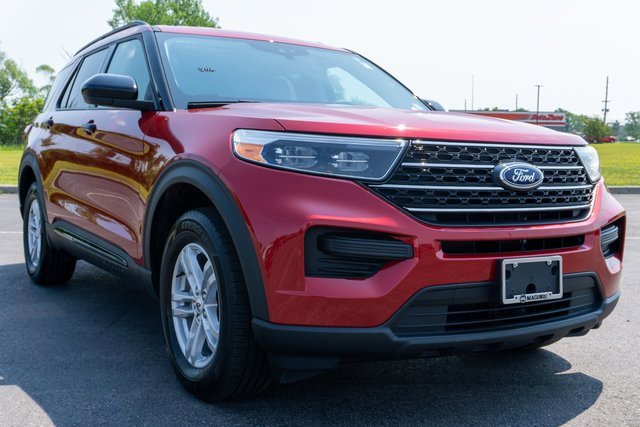 Used 2023 Ford Explorer XLT image 4