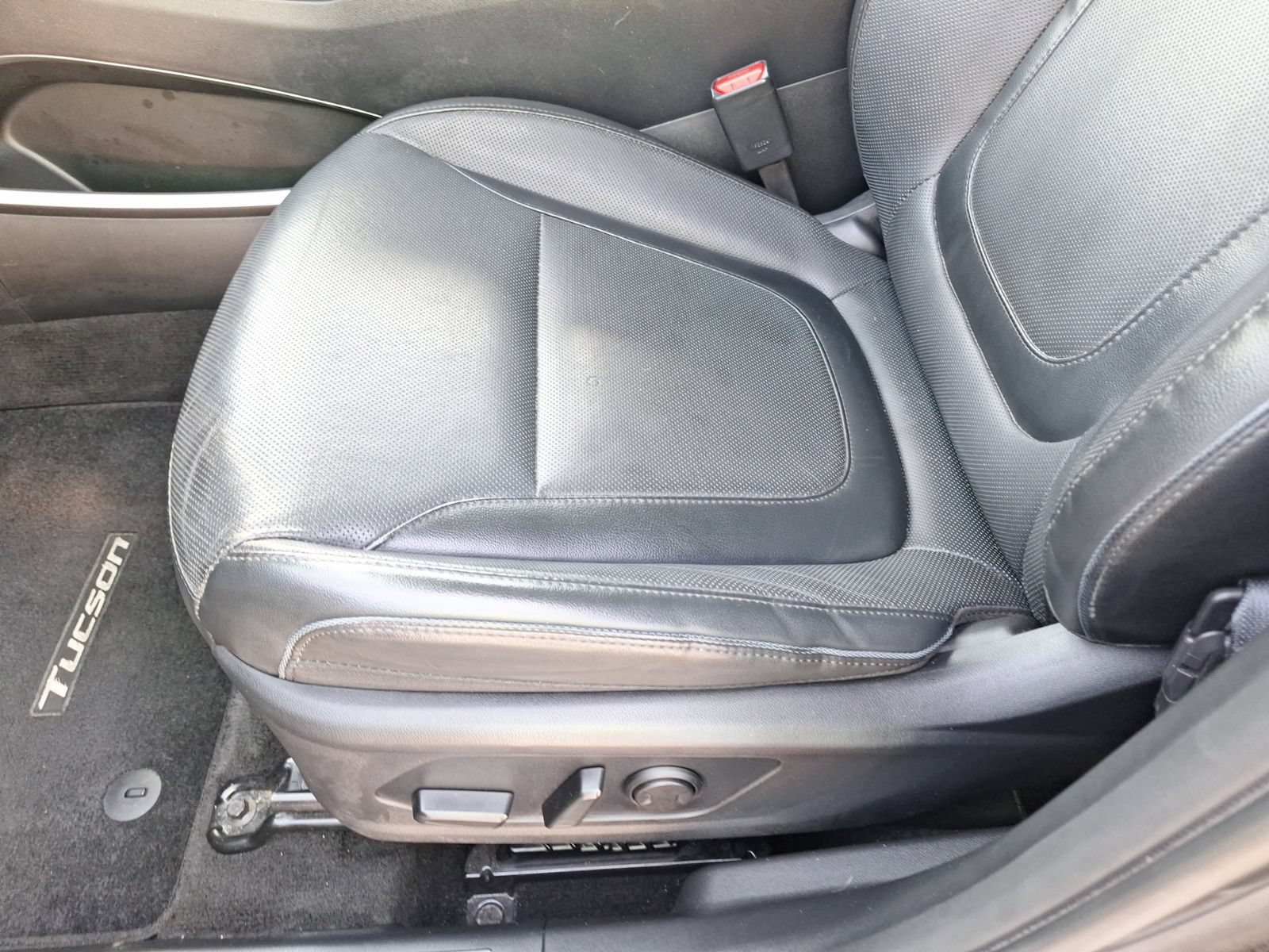 Used 2023 Hyundai Tucson Limited AWD/4WD image 16