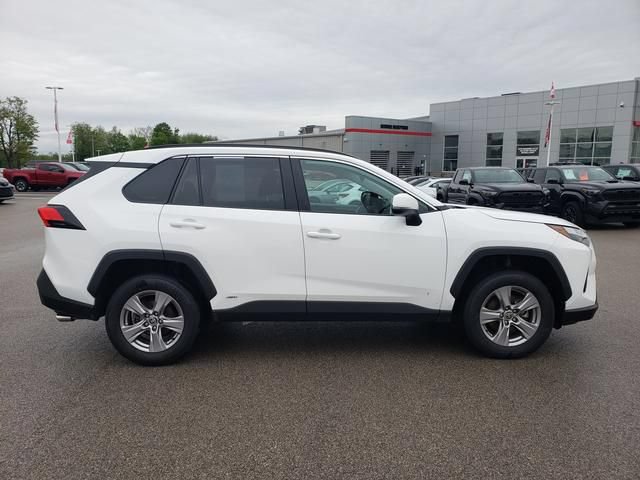 Used 2025 Toyota RAV4 XLE AWD/4WD image 4