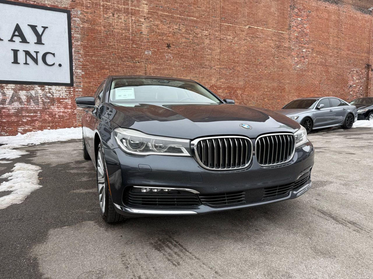 Used 2016 BMW 750i xDrive image 2