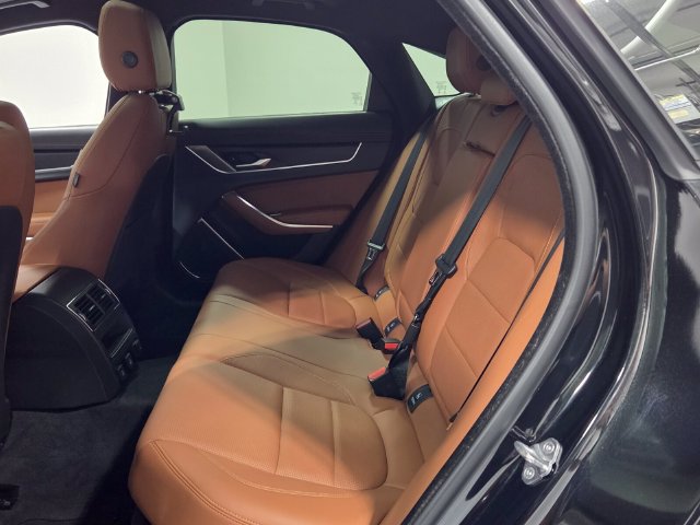 Used 2024 Jaguar XF R-Dynamic SE AWD/4WD image 4