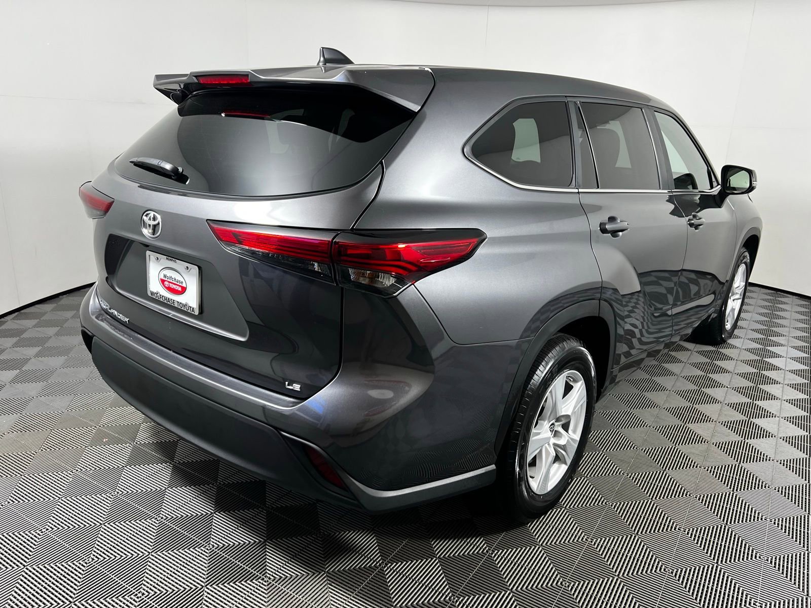 Certified 2023 Toyota Highlander LE image 5