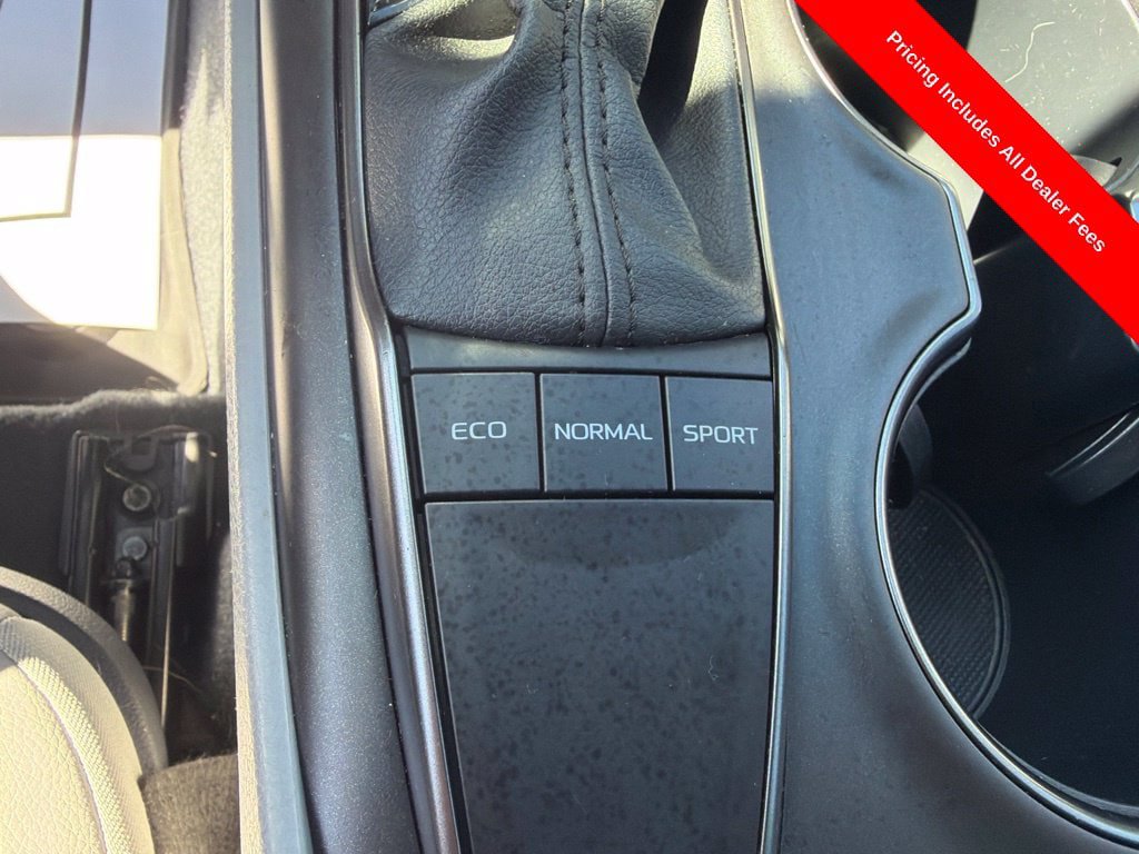 Used 2024 Toyota Camry SE FWD image 19