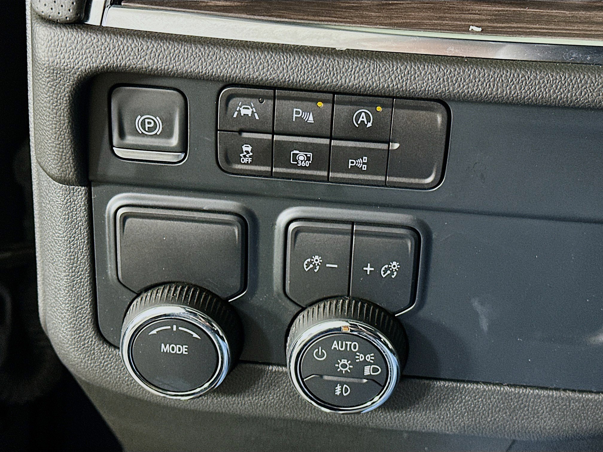 Used 2025 Chevrolet Tahoe Premier image 17