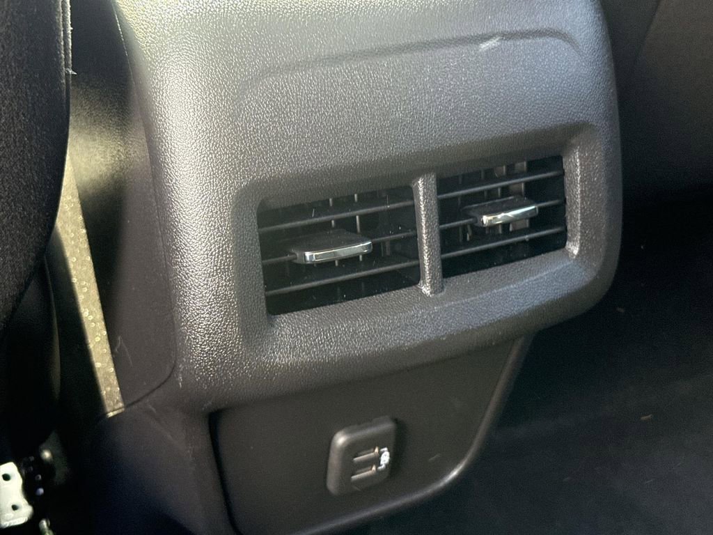 Used 2024 Chevrolet Equinox LT image 19