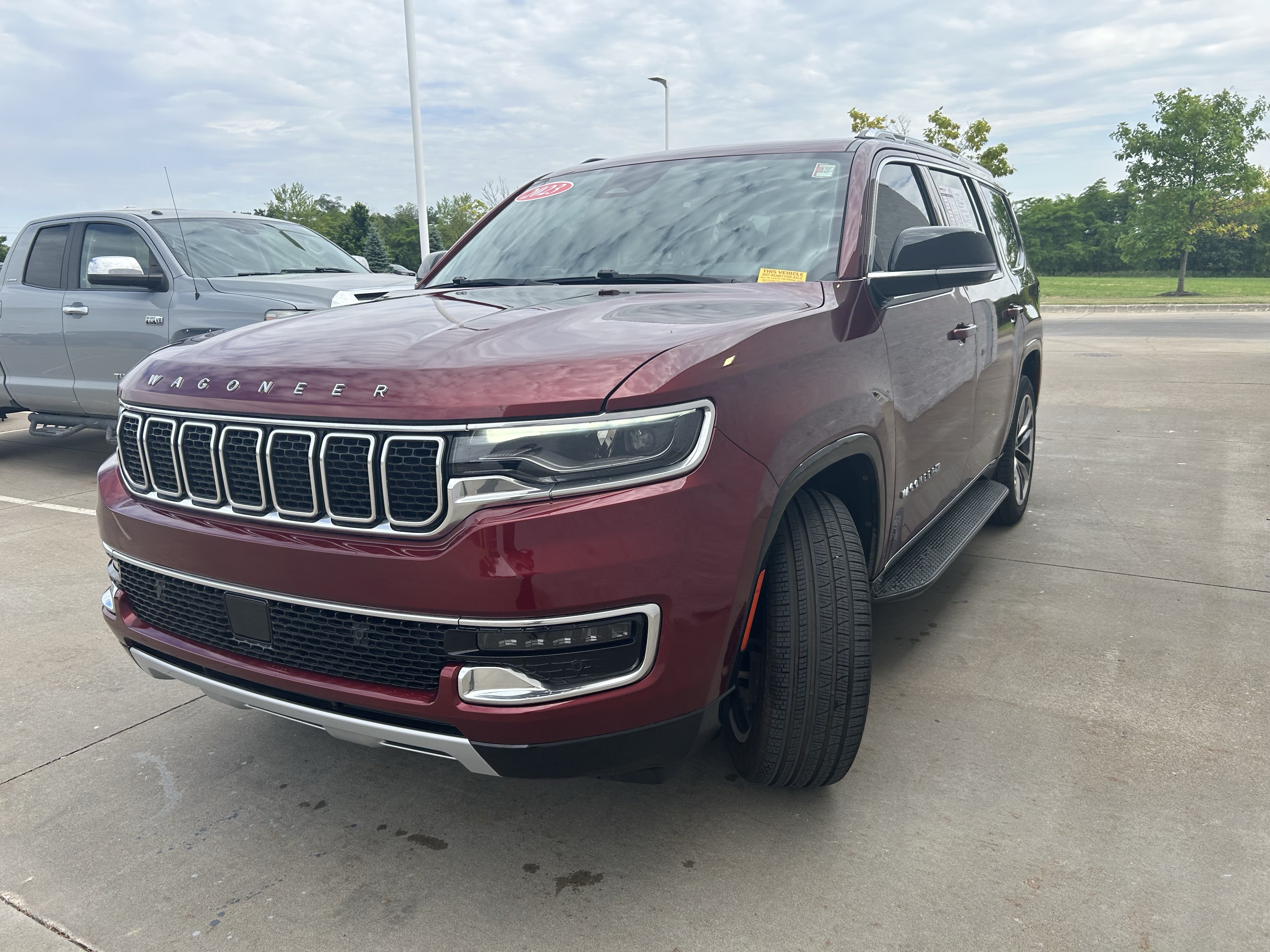 Used 2023 Jeep Wagoneer Series II w/ Premium Group I AWD/4WD image 3