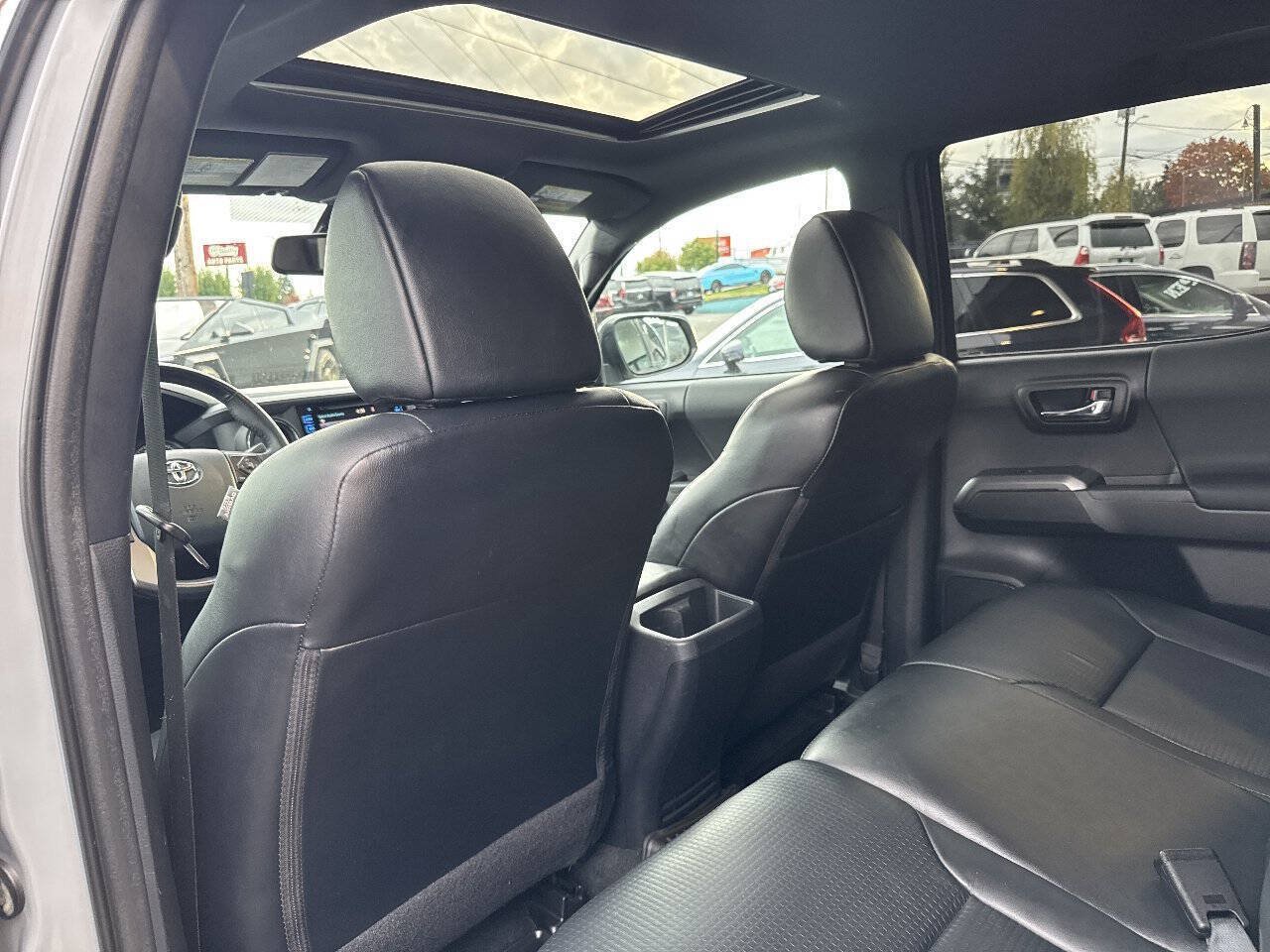 Used 2019 Toyota Tacoma TRD Sport AWD/4WD image 25