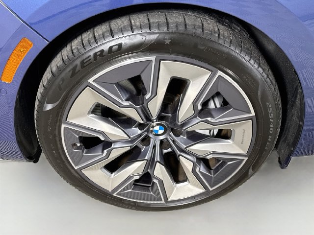 Certified 2023 BMW i7 xDrive60 w/ Executive Package 2 AWD/4WD image 32