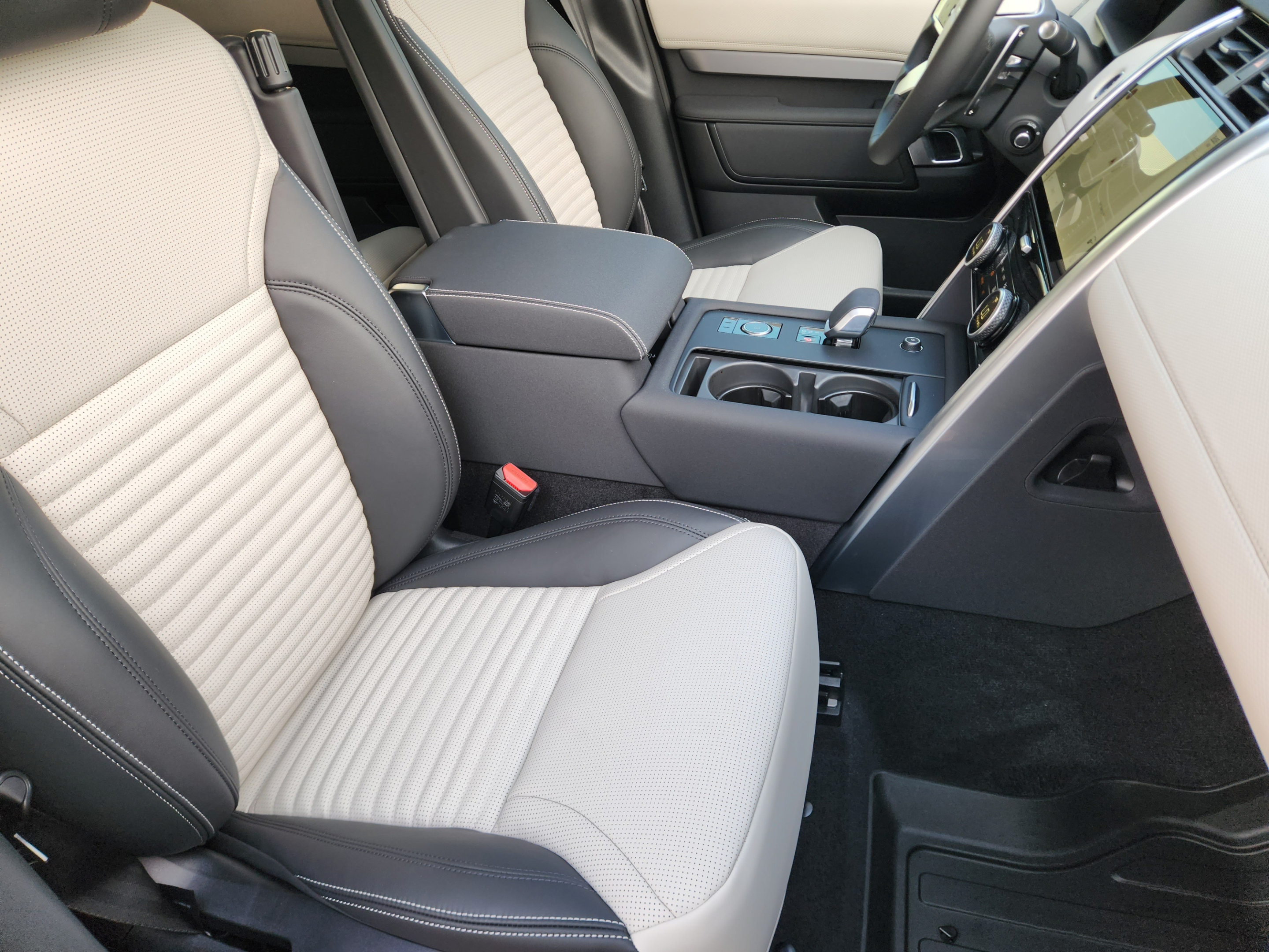 New 2026 Land Rover Discovery Limited Edition AWD/4WD image 9