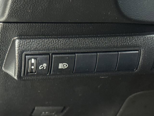 Used 2021 Toyota Corolla LE FWD image 21