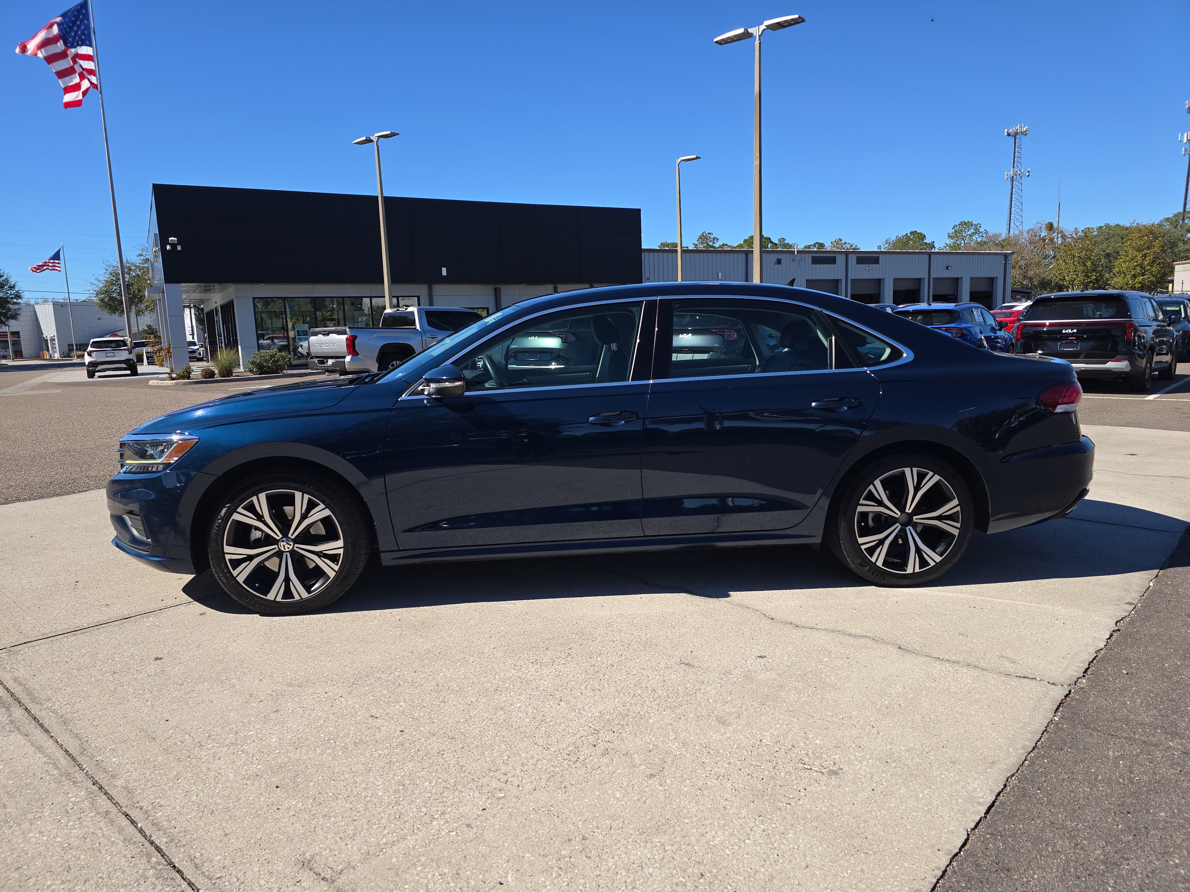 Used 2022 Volkswagen Passat 2.0T SE image 5