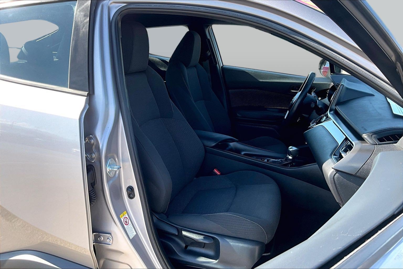 Used 2018 Toyota C-HR XLE FWD image 7