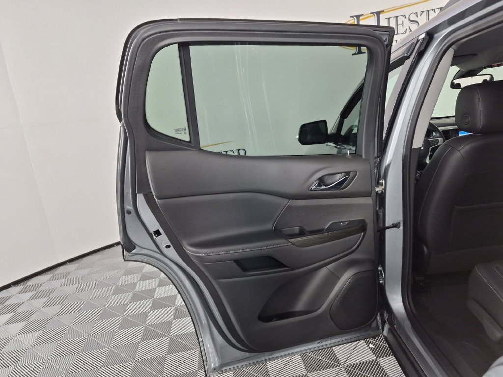 Certified 2023 GMC Acadia SLT FWD image 28