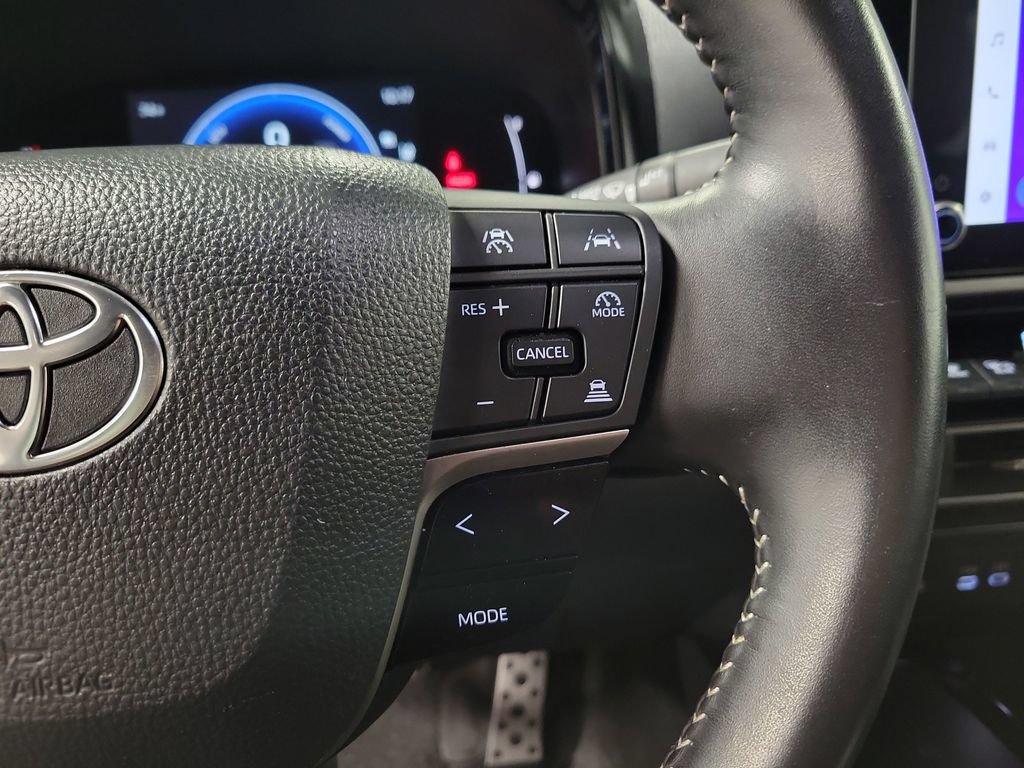 Used 2025 Toyota Camry SE FWD image 25