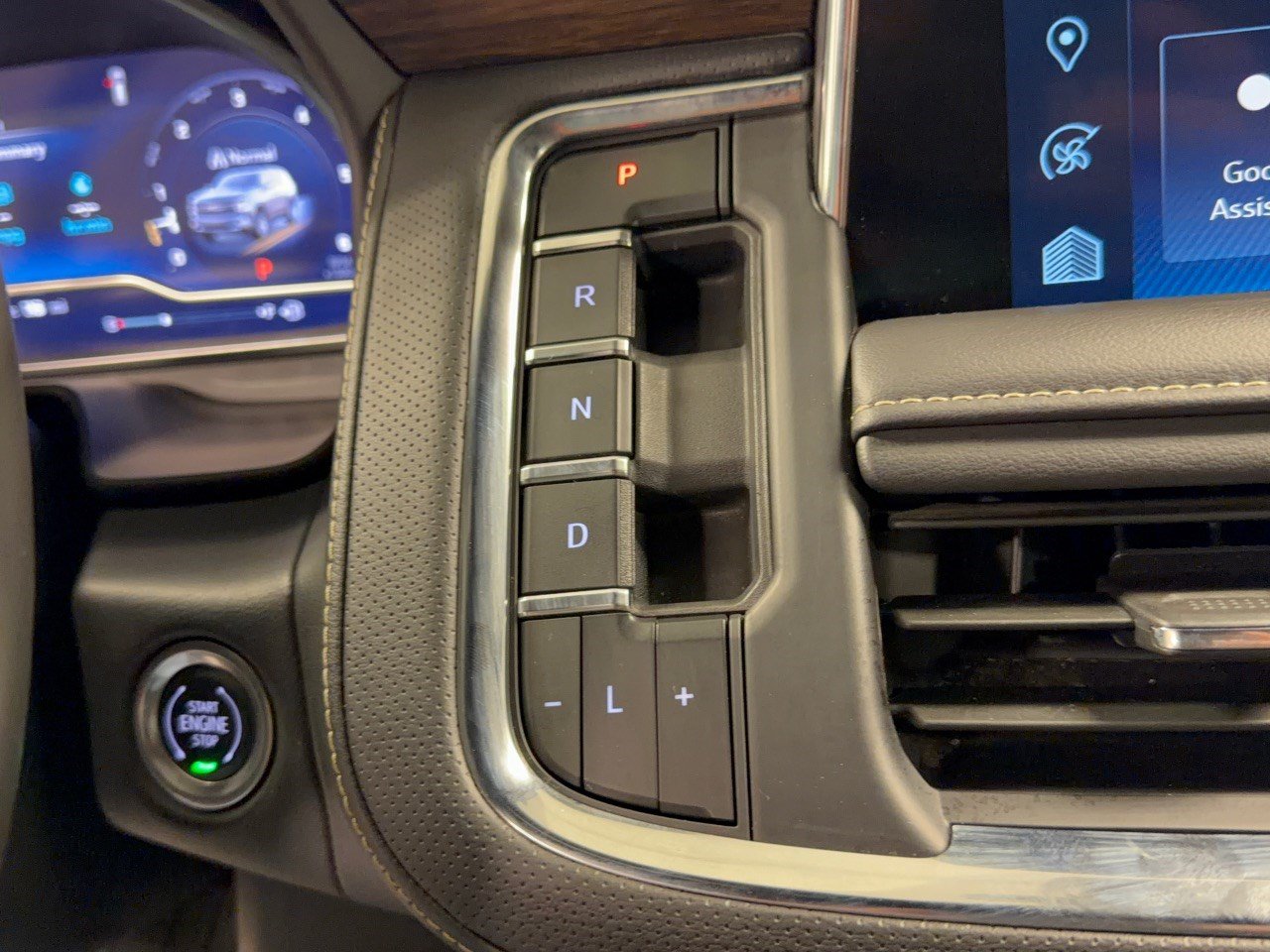 Used 2024 Chevrolet Suburban Premier RWD image 21