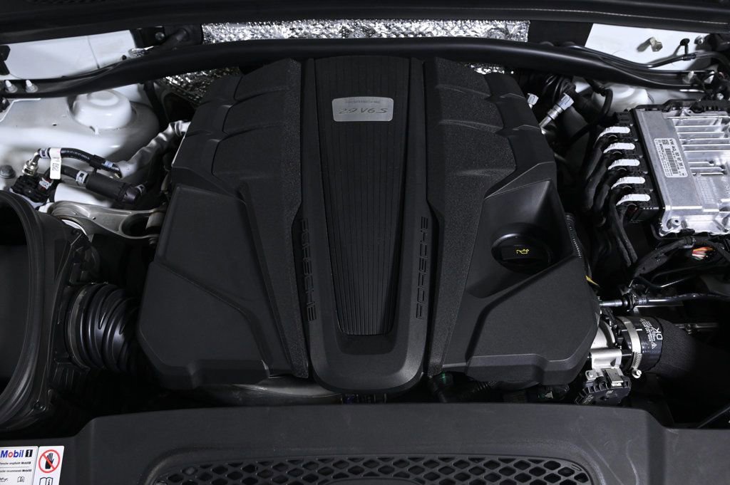 Certified 2023 Porsche Macan S image 29