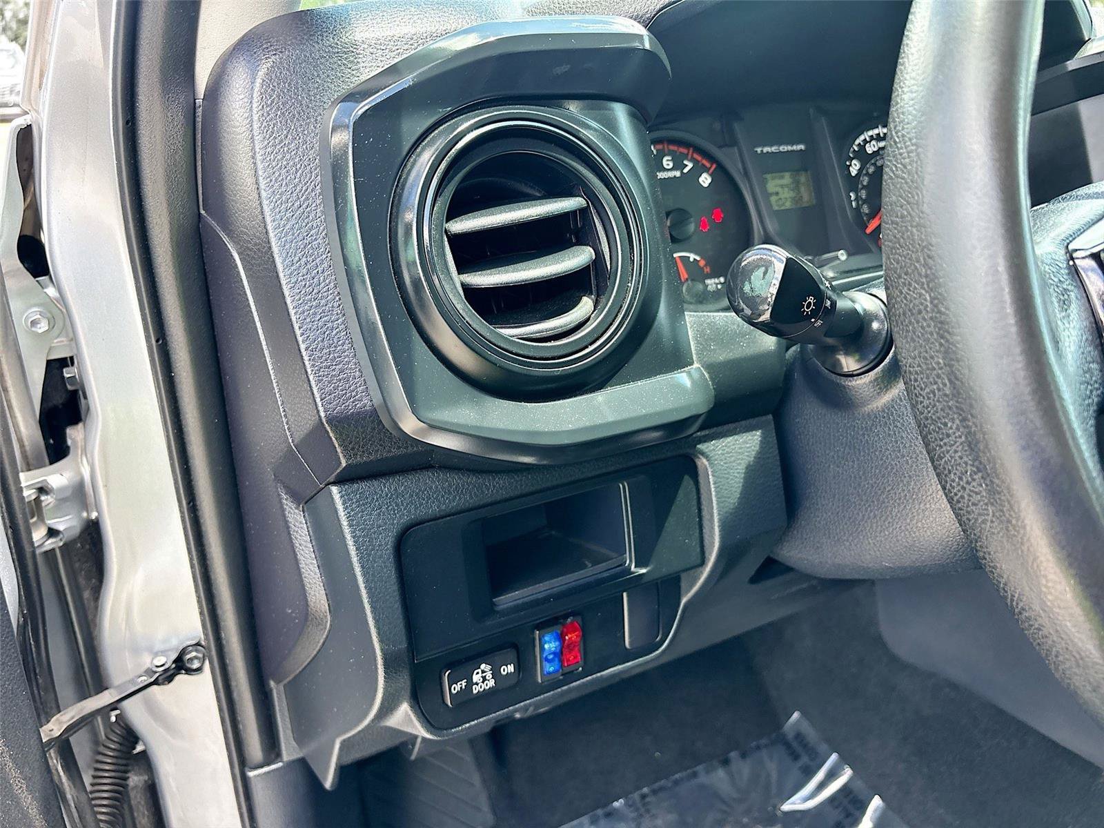 Used 2017 Toyota Tacoma SR RWD image 10