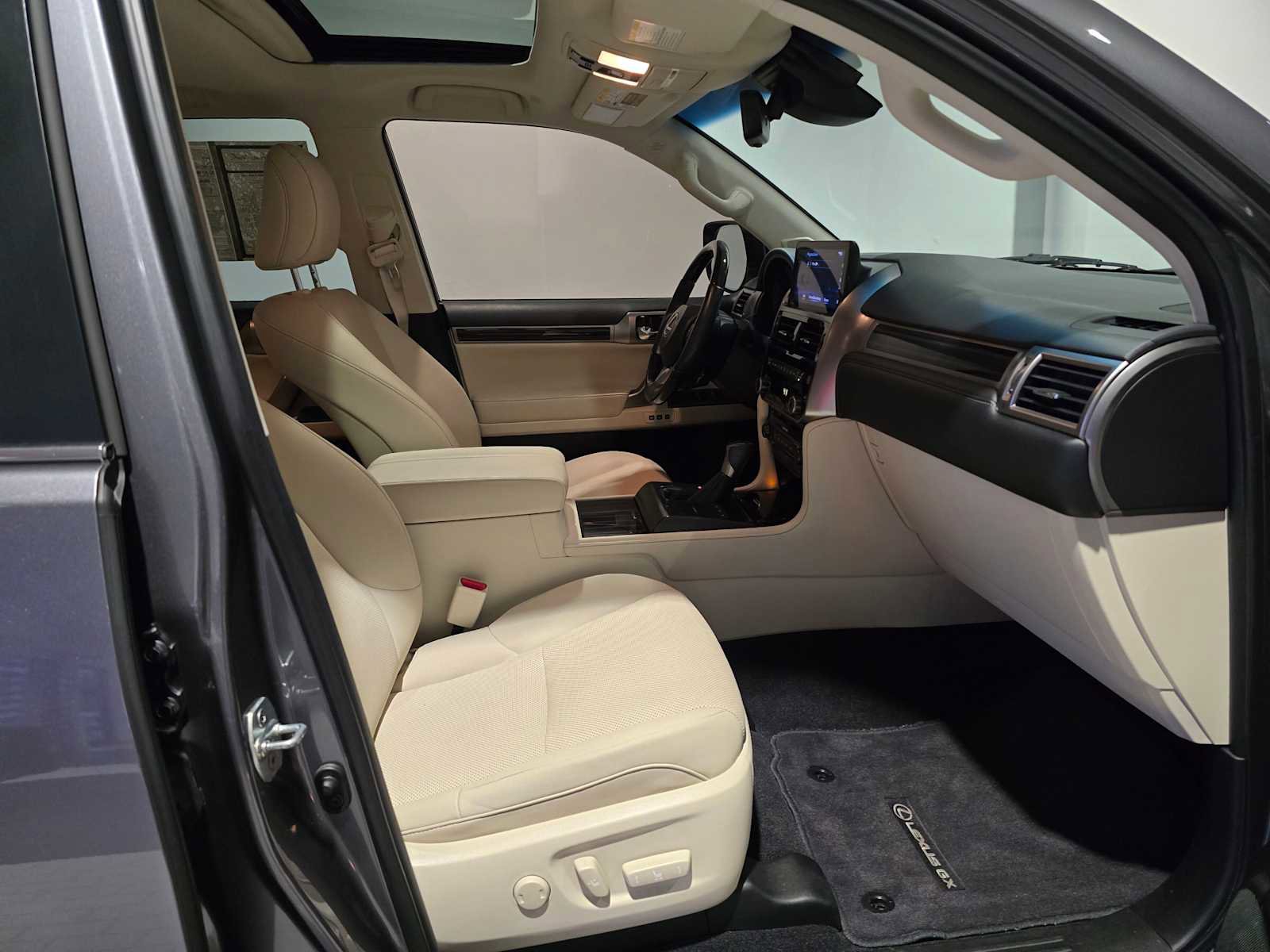 Used 2023 Lexus GX 460 Premium w/ Premium Plus Package image 13