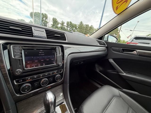 Used 2018 Volkswagen Passat 2.0T SE w/ SE Lighting Package FWD image 24