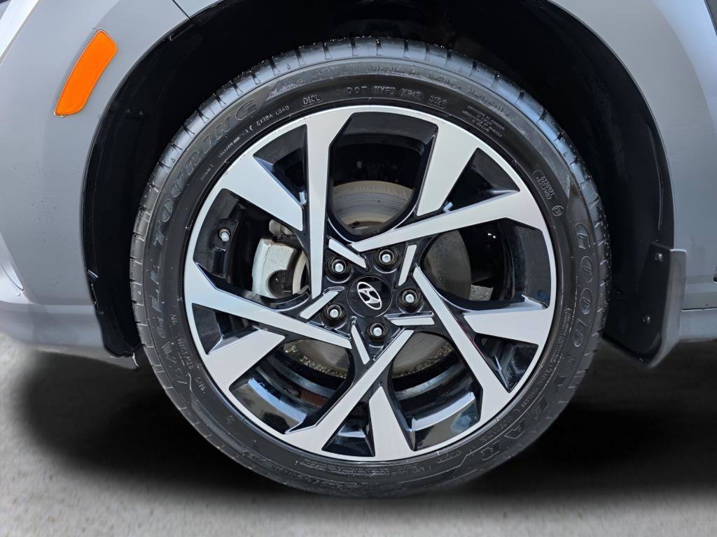 Used 2022 Hyundai Kona Limited FWD image 11