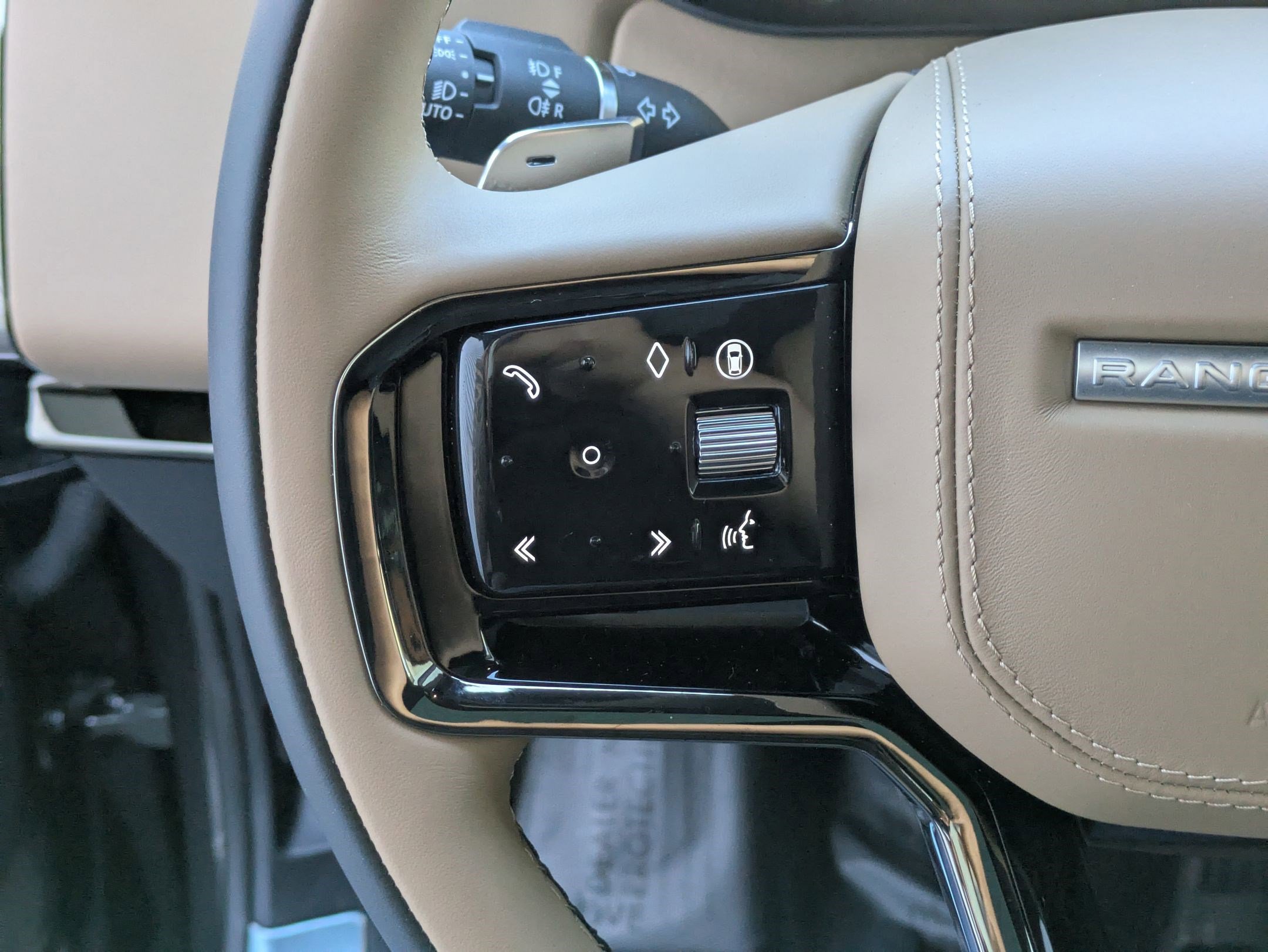 New 2025 Land Rover Range Rover Sport Dynamic SE image 17