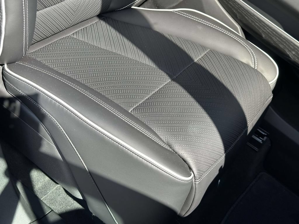 Certified 2026 Cadillac Vistiq Platinum w/ LPO, Floor Liner Package AWD/4WD image 28