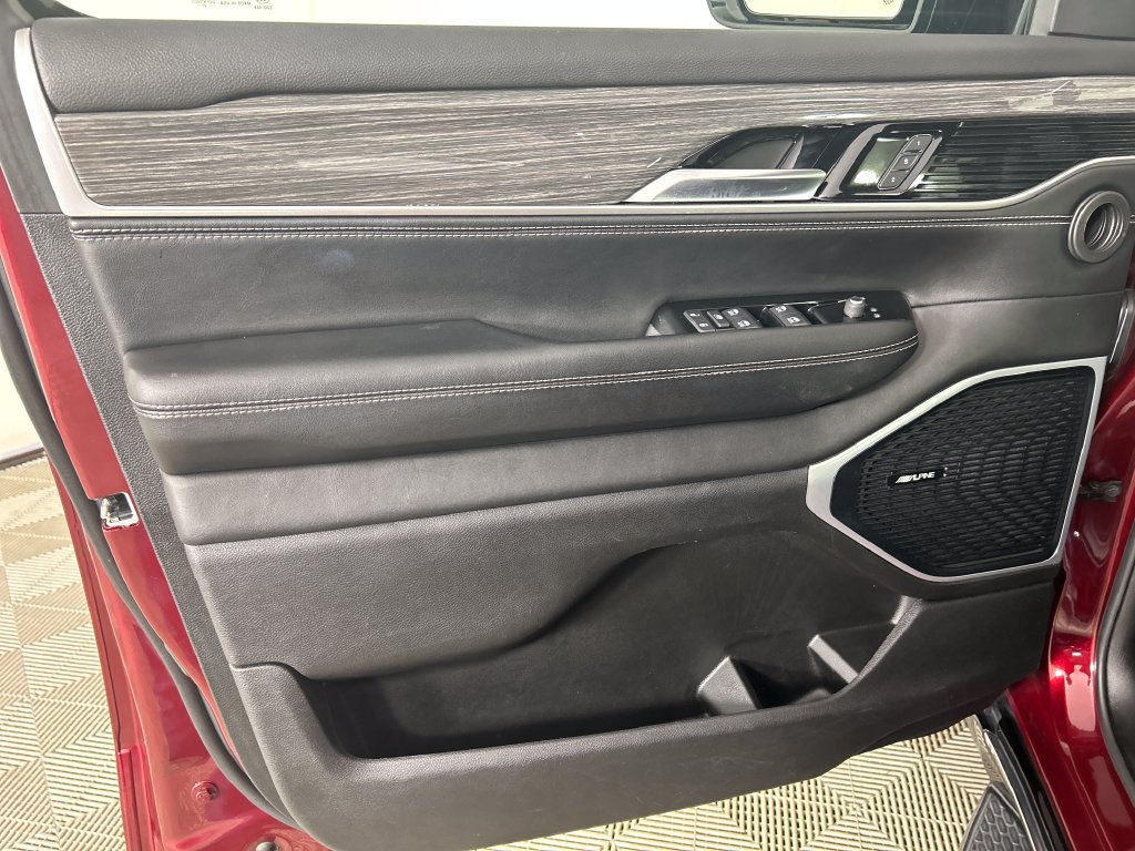Used 2022 Jeep Wagoneer Series II AWD/4WD image 11