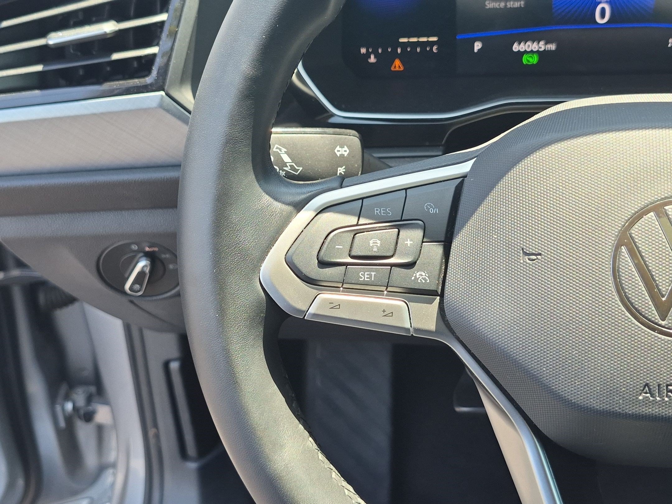 Used 2022 Volkswagen Jetta SE w/ Panoramic Sunroof Package FWD image 19