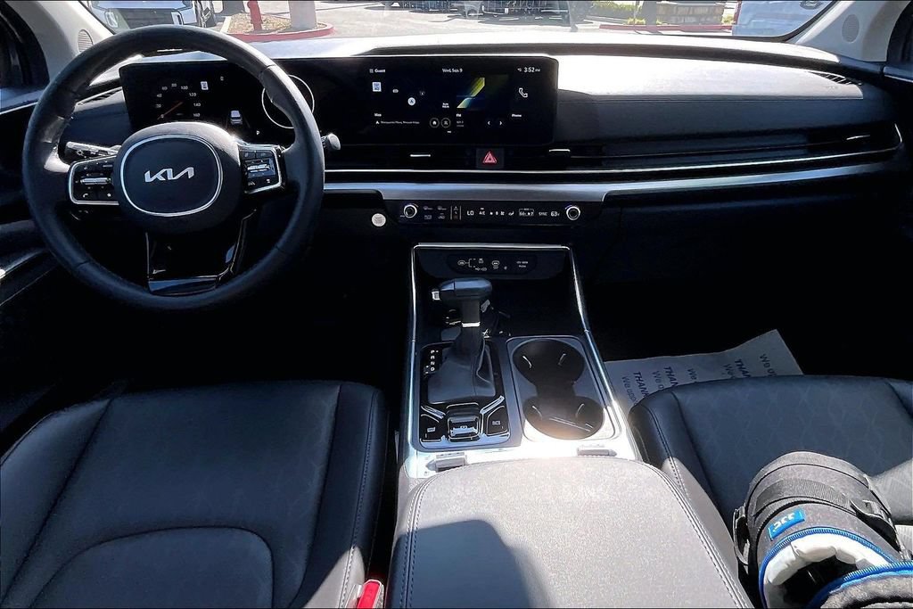 Certified 2026 Kia Carnival SX w/ SX Dark Edition Package FWD image 11
