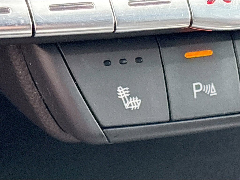 Used 2022 Cadillac XT4 Luxury w/ Cold Weather Package image 20