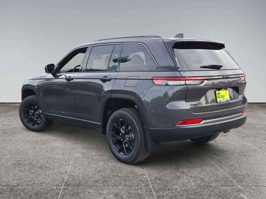 New 2026 Jeep Grand Cherokee Altitude AWD/4WD image 8