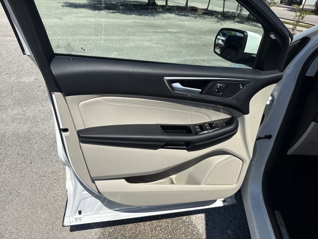 Used 2020 Ford Edge Titanium FWD image 13