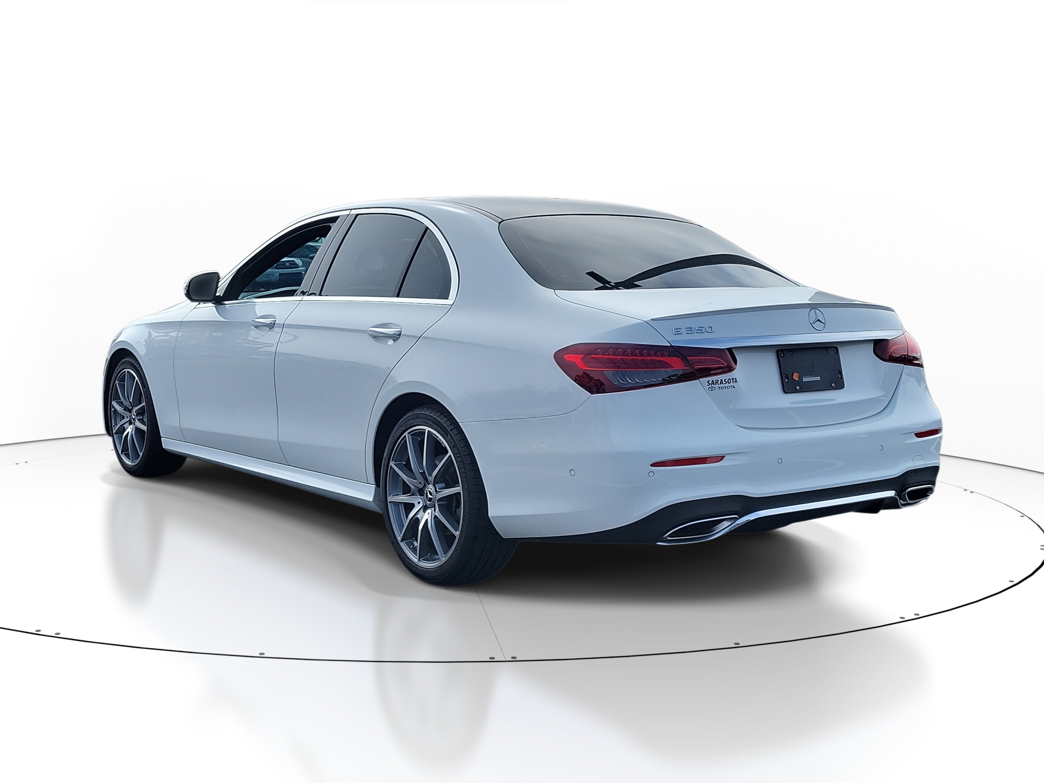 Used 2022 Mercedes-Benz E 350 Sedan image 4