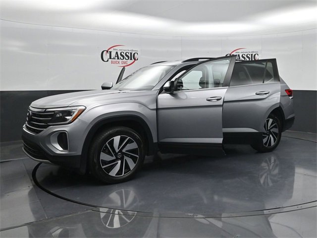 Used 2025 Volkswagen Atlas SE image 32