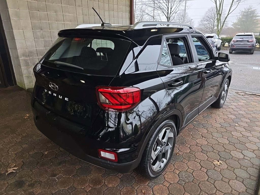 Used 2023 Hyundai Venue SEL image 8