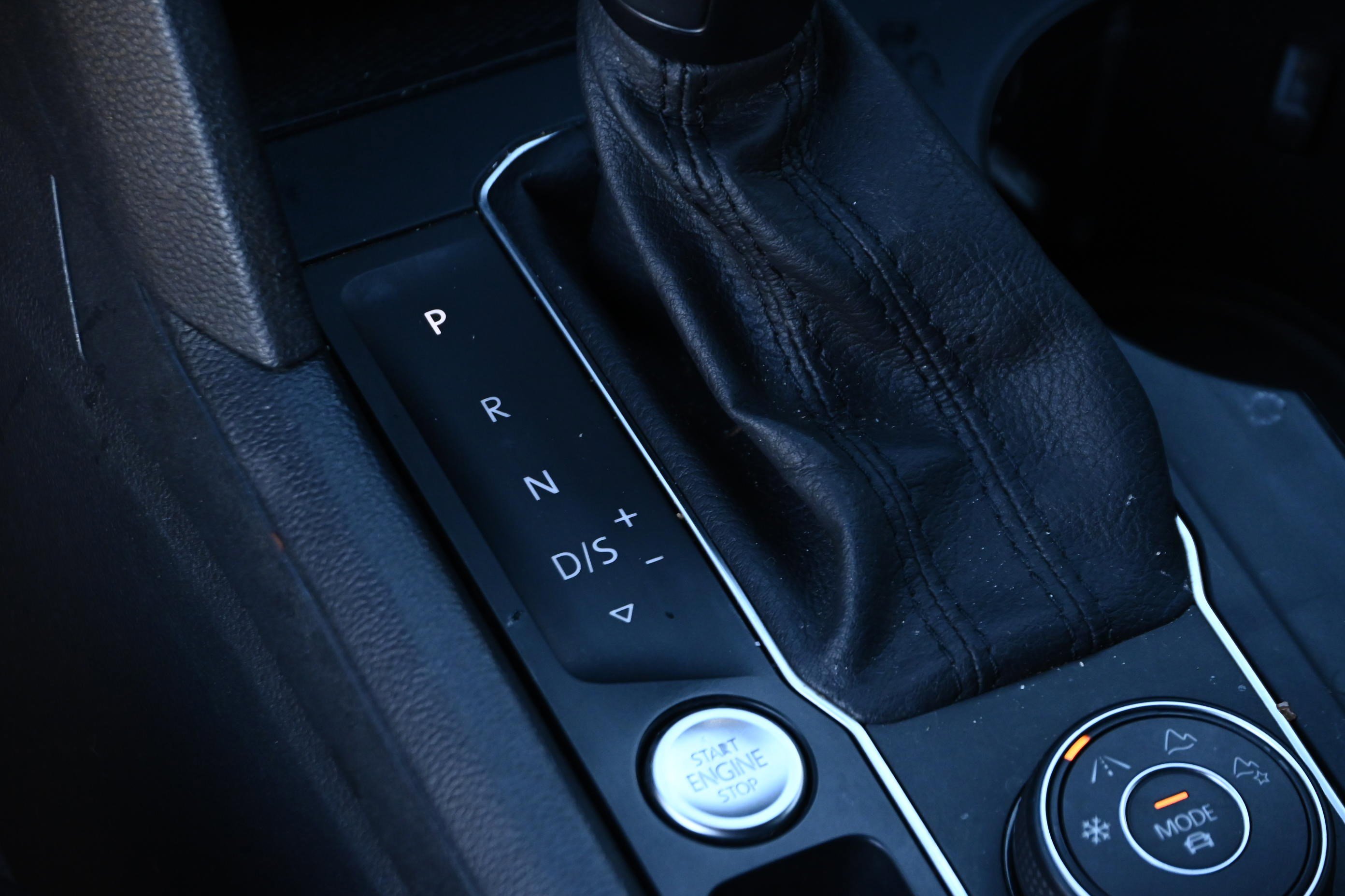 Used 2020 Volkswagen Atlas Cross Sport SE w/ Panoramic Sunroof Package image 18